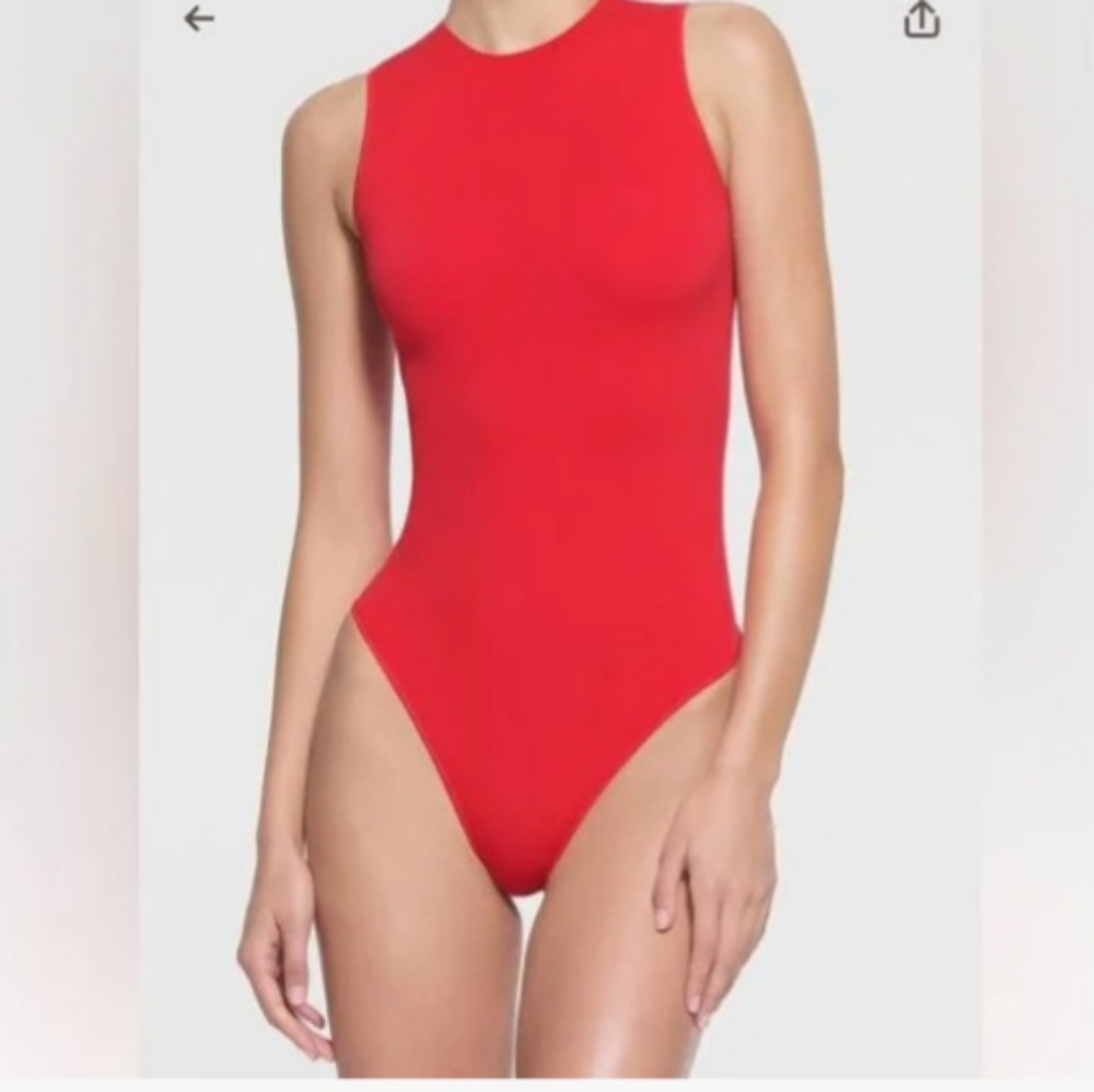 Skims Essential Crew Neck Thong